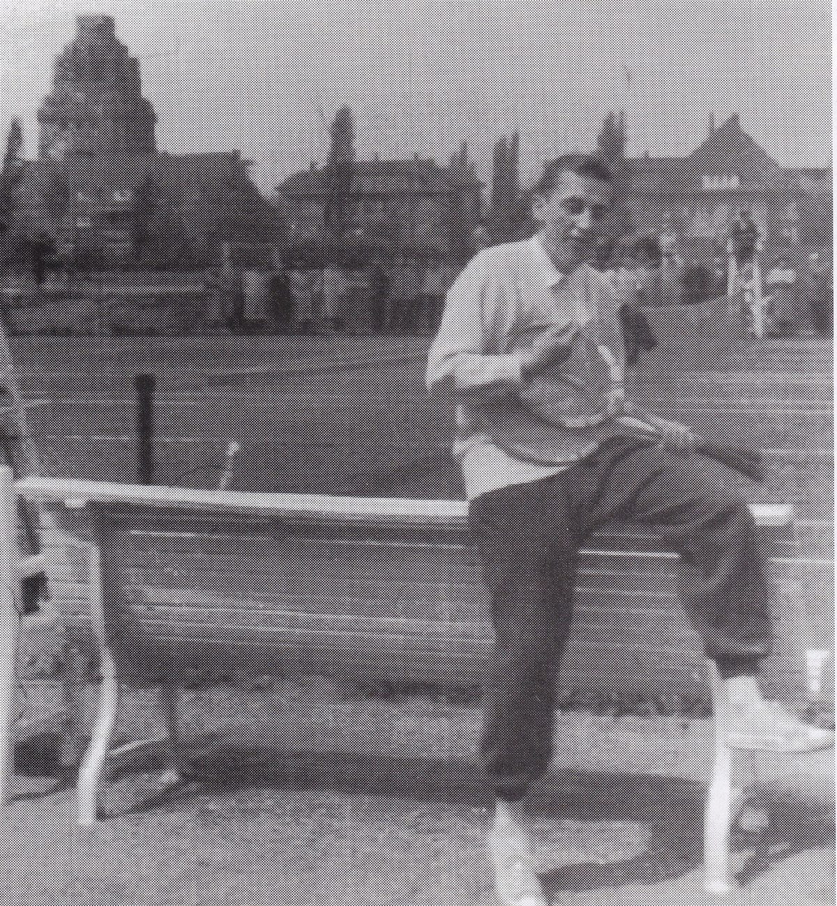 Frühe Spieljahre – im Hintergrund noch die Ruinen der Lübecker Innenstadt