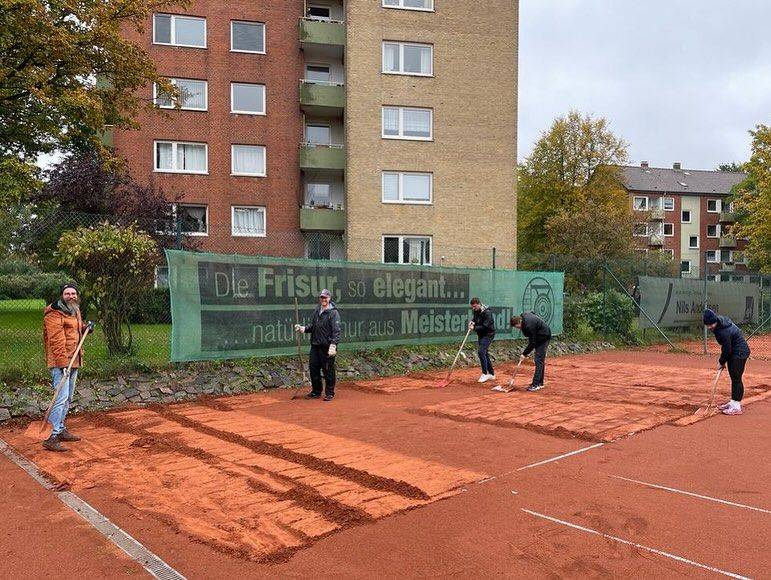 Arbeitsdienst auf den Plätzen