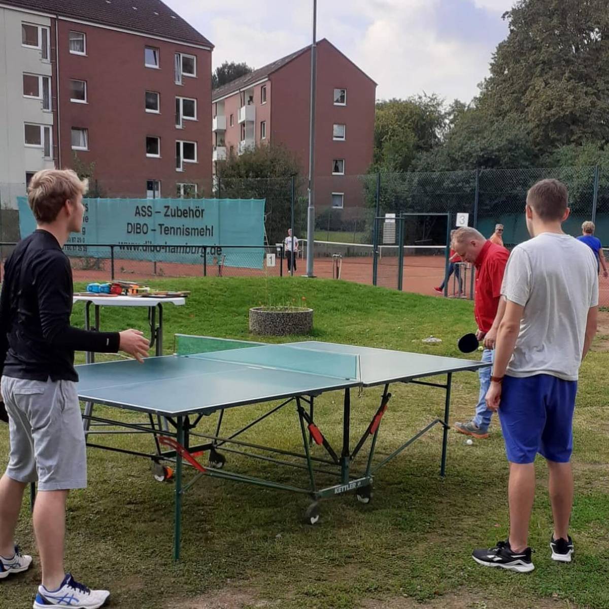 Tischtennis beim Sommerfest